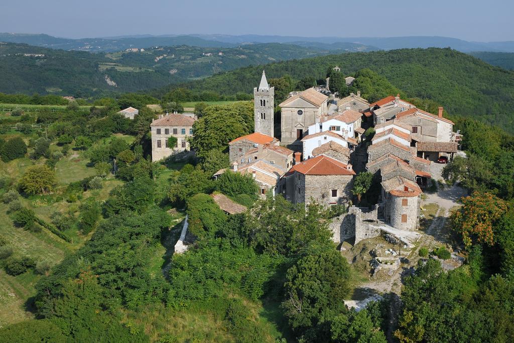 Vacation Home Latini Hum Экстерьер фото