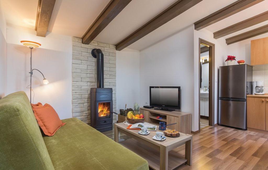 Vacation Home Latini Hum Экстерьер фото
