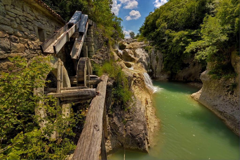 Vacation Home Latini Hum Экстерьер фото